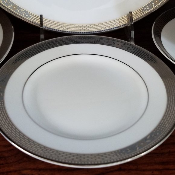 Wedgwood Marcasite 5 Piece Place Setting - Picture 4 of 13